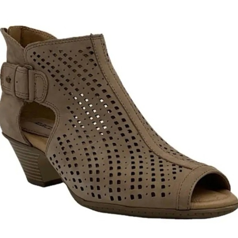 Earth Keri Taupe Size 9B B13